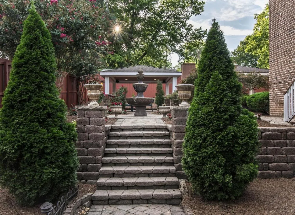 Luxe Large Home With Movie Room, Hot Tub, Garage 纳什维尔 美国