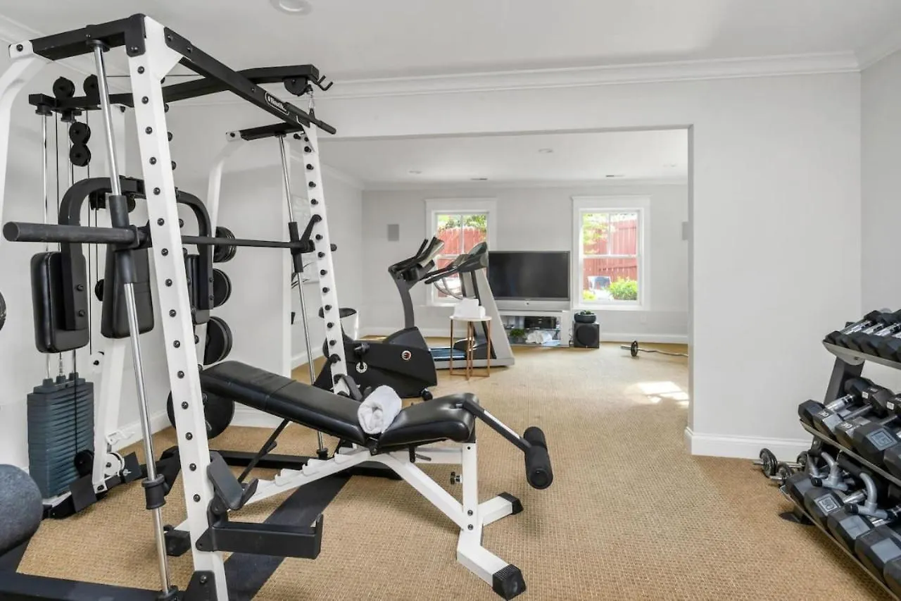 度假居 Luxe Large Home With Movie Room, Hot Tub, Garage 纳什维尔