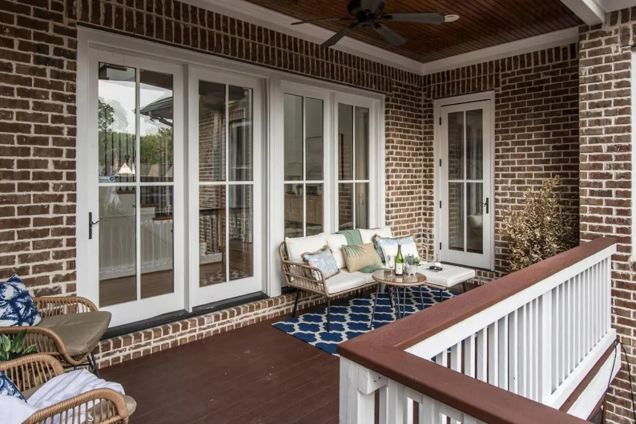 Luxe Large Home With Movie Room, Hot Tub, Garage Nashville Holiday home