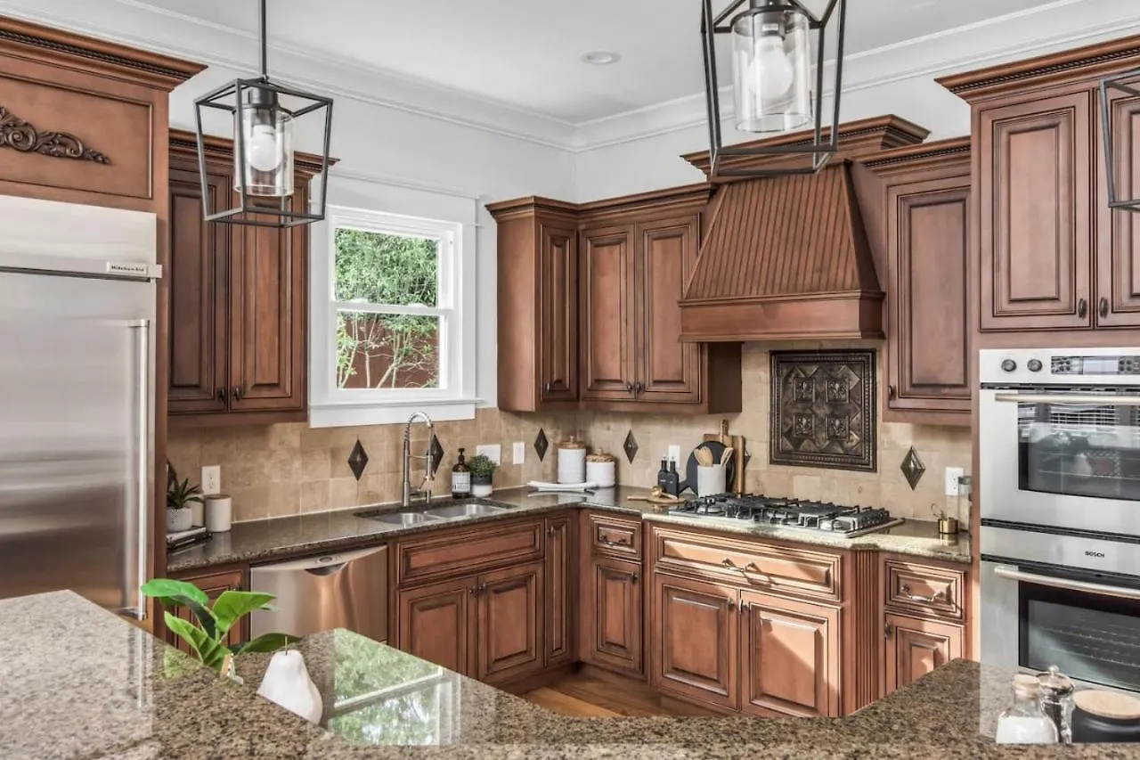 Luxe Large Home With Movie Room, Hot Tub, Garage Nashville Holiday home