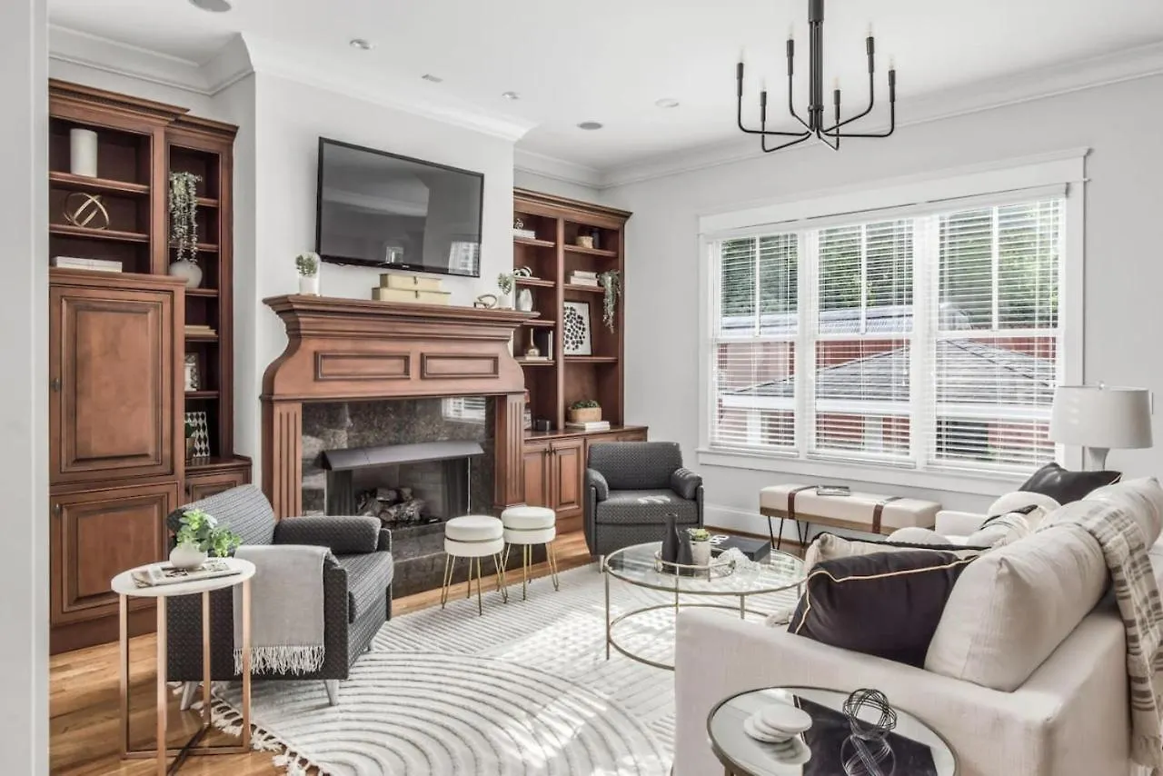Luxe Large Home With Movie Room, Hot Tub, Garage Nashville Holiday home