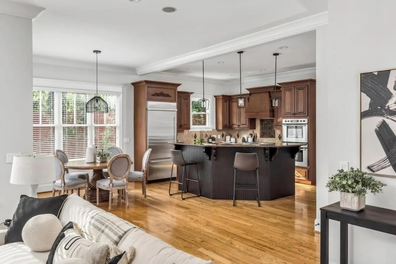 Luxe Large Home With Movie Room, Hot Tub, Garage Nashville 0*,