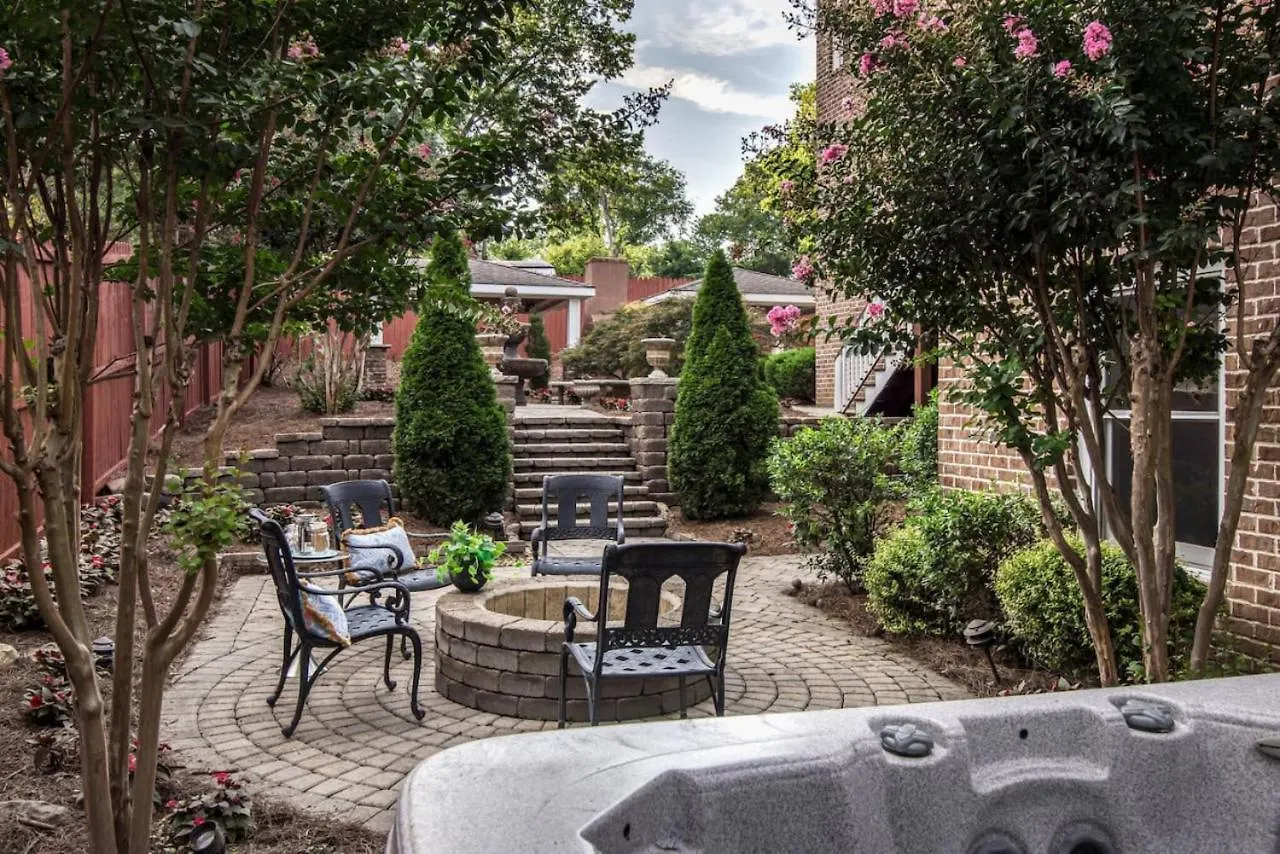 Holiday home Luxe Large Home With Movie Room, Hot Tub, Garage Nashville United States