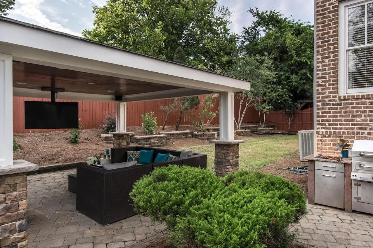 Luxe Large Home With Movie Room, Hot Tub, Garage Nashville Holiday home