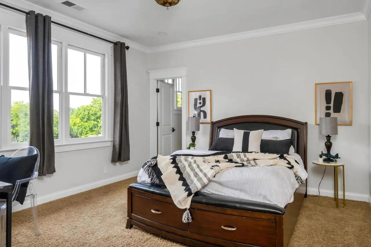 Holiday home Luxe Large Home With Movie Room, Hot Tub, Garage Nashville